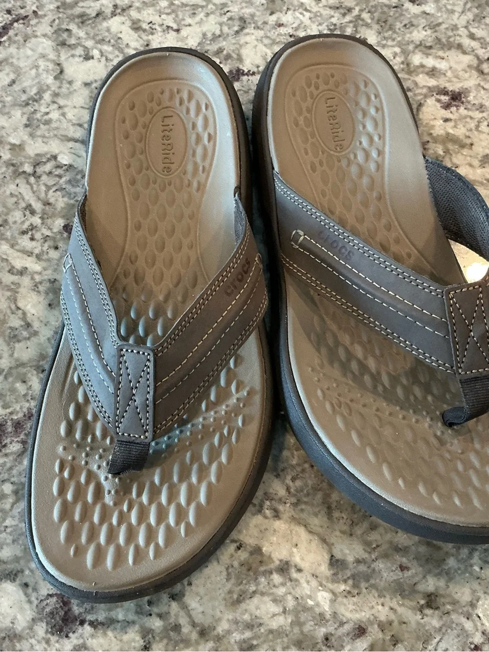 CROCS Brown Gray LiteRide Flip Flop Sandals men’s size 8
